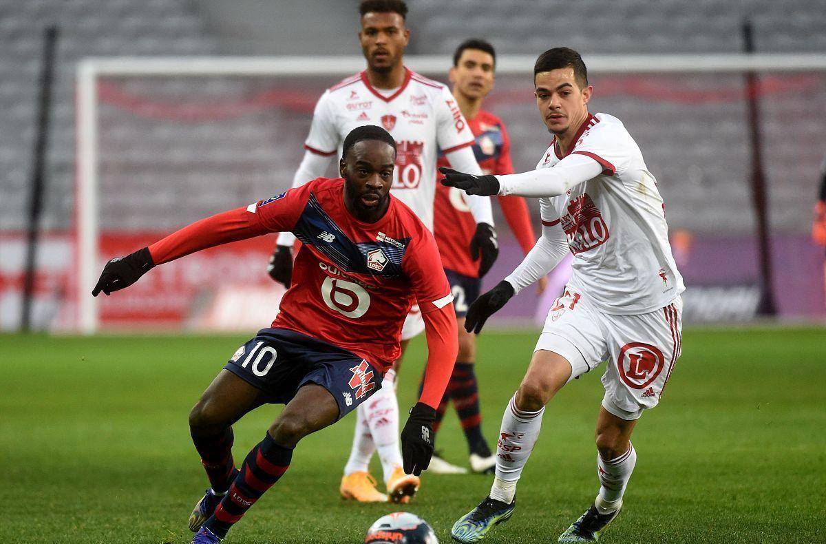 防守上展现 防守上展现